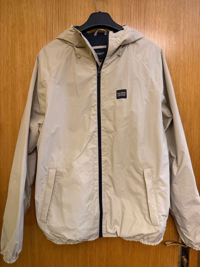 Chubasquero Pull&Bear beige