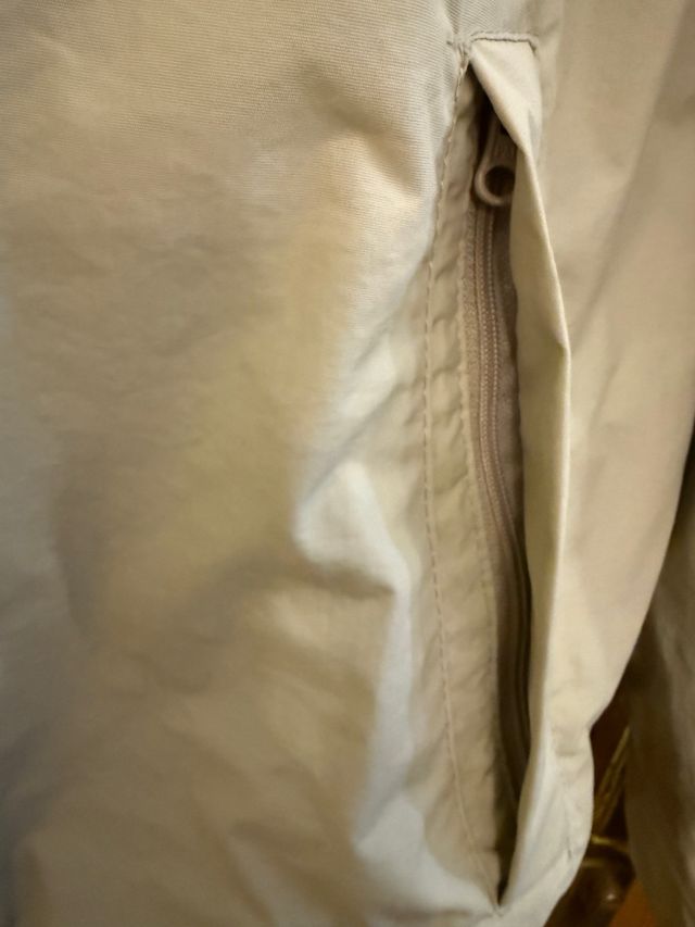 Chubasquero Pull&Bear beige