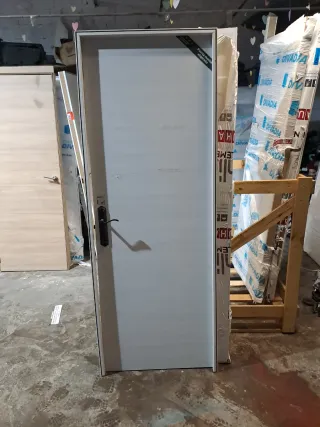 Puertas de interior modernas  y entrada