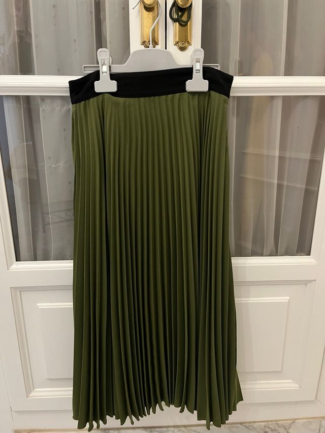 Falda plisada verde oliva talla XS