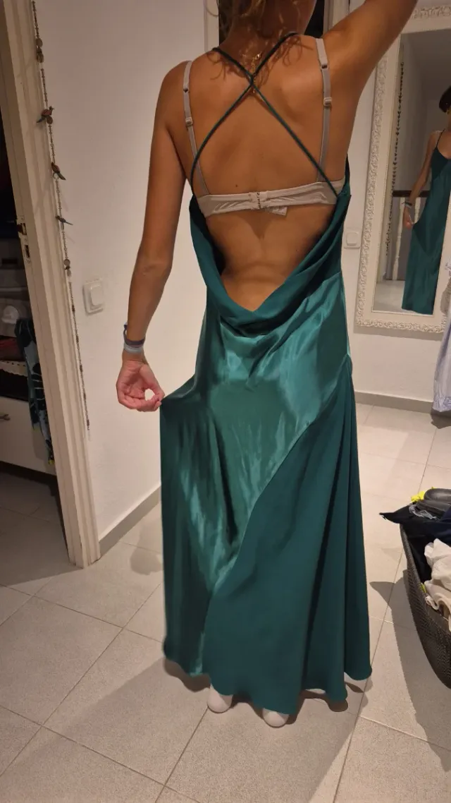 Vestido de gala verde esmeralda