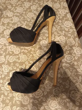 Sandalias de tacón negras