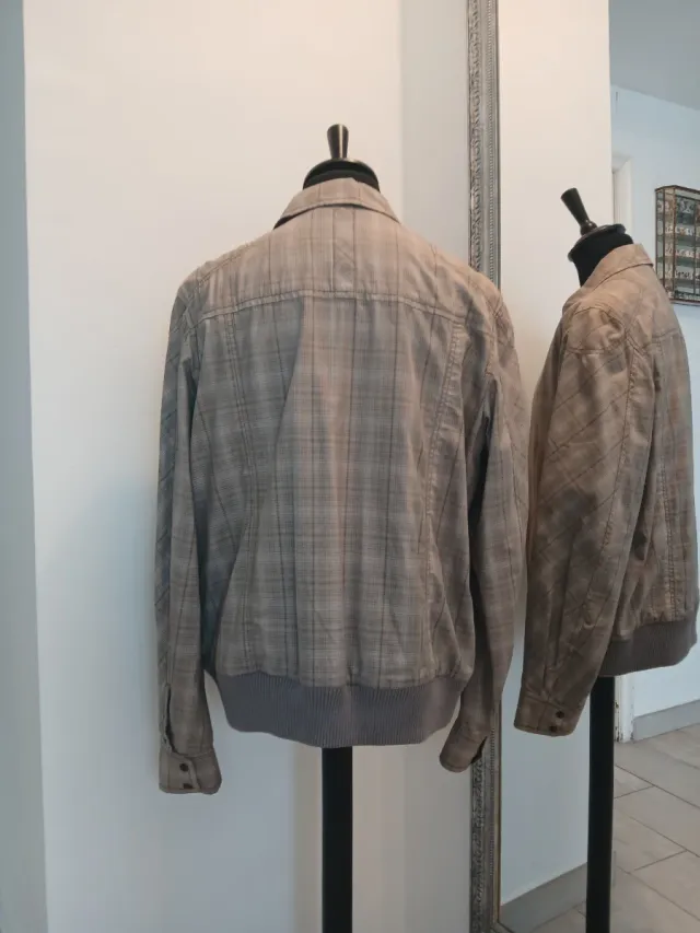 Cazadora hombre cuadros beige y gris