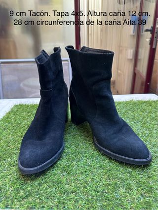 Botines piel vuelta negros Fabricados en España.