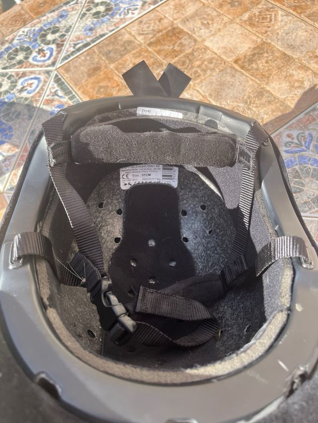 Casco de equitación negro