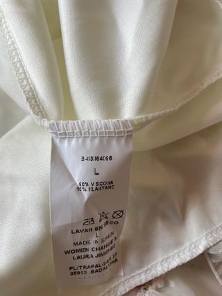 Vestido blanco floral con volantes