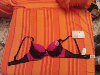 Sujetador fuccia y encaje negro talla 90B