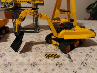Lego Cantiere + Escavatore 7243 7248