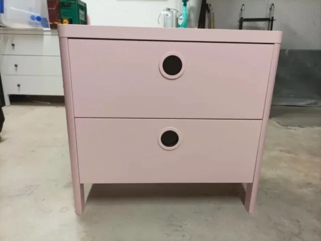 Cómoda infantil rosa con tiradores redondos