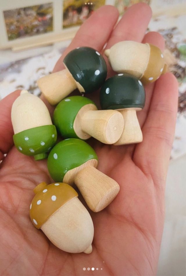 Puzzle madera Elsa Beskow y adornos setas