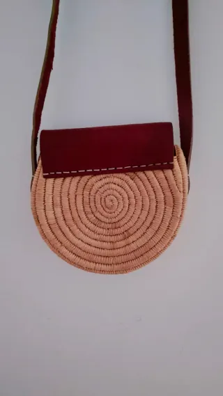 Bolso de rafia piel granate solapa