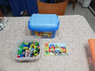 Baúl LEGO 4626 con piezas