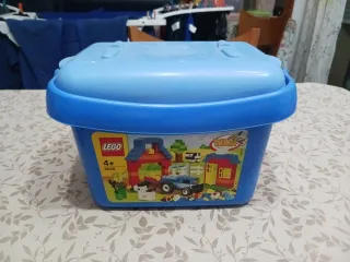 Baúl LEGO 4626 con piezas
