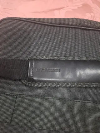 Maleta portátil negra y gris