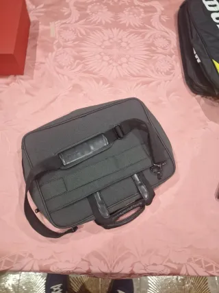 Maleta portátil negra y gris