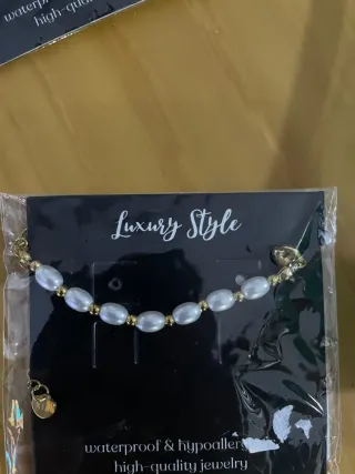 Pulsera de perlas y acero dorado