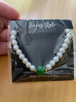 Pulsera de perlas y acero dorado