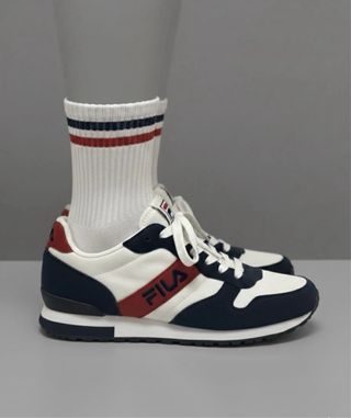 Scarpe Fila bianche, blu e rosse