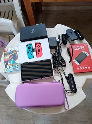 Nintendo Switch + Accessori Pokémon Spada