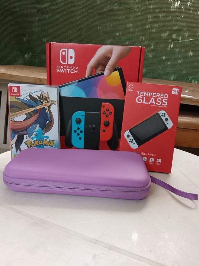 Nintendo Switch + Accessori Pokémon Spada