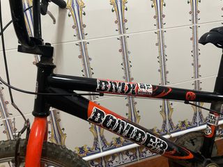 Bicicleta BMX Bomber Negra y Roja