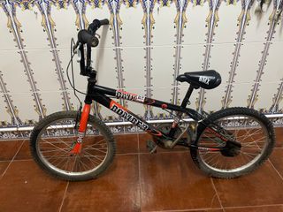 Bicicleta BMX Bomber Negra y Roja