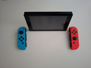 Nintendo Switch con funda y mando pro