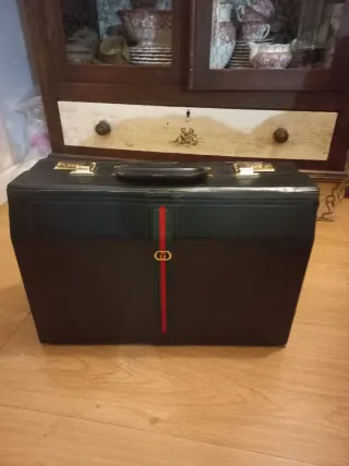 Maletín Vintage Negro con Raya Roja