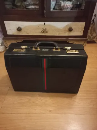 Maletín Vintage Negro con Raya Roja