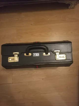 Maletín Vintage Negro con Raya Roja