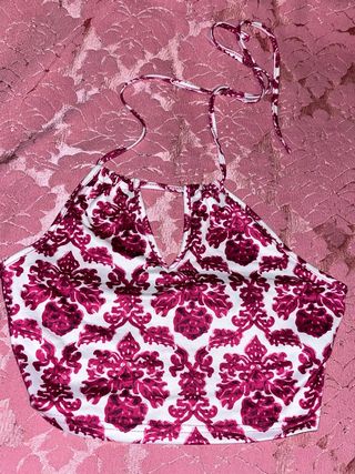 Top rosa y blanco estampado