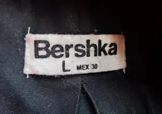 Cazadora roja estilo militar