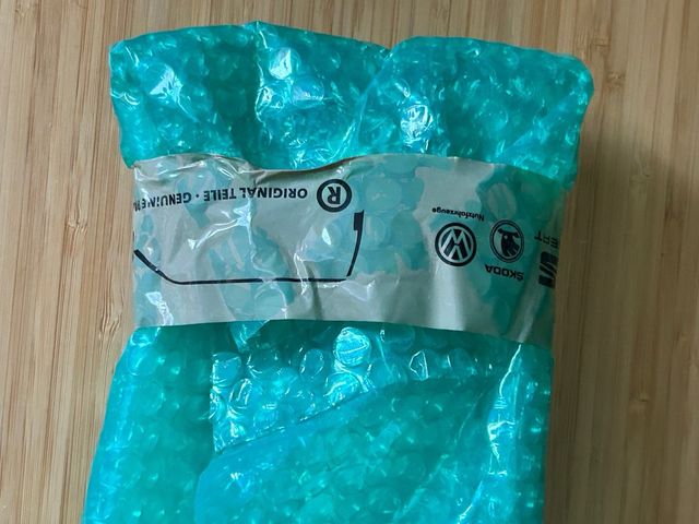 Embellecedor cromado delantero Skoda (nuevo)