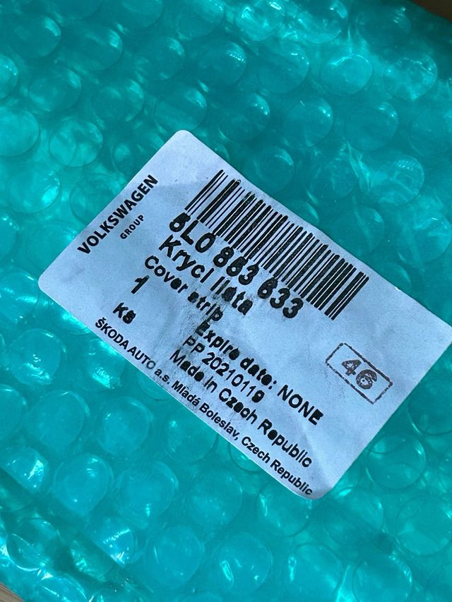 Embellecedor cromado delantero Skoda (nuevo)