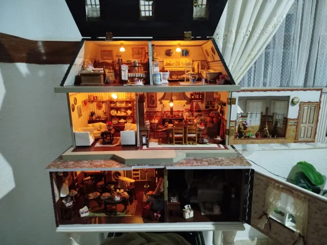 Casa de muñecas con luz