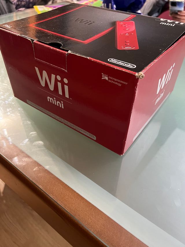 Nintendo Wii Mini Roja + Mando Motion Plus