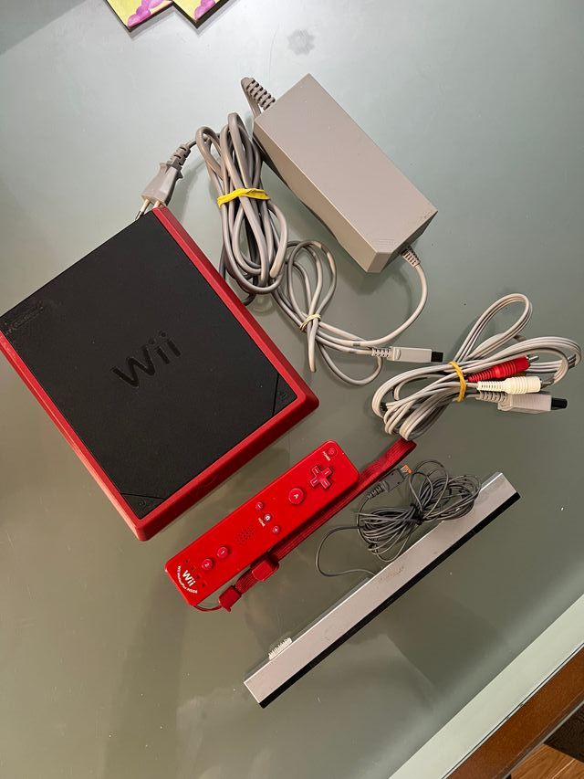 Nintendo Wii Mini Roja + Mando Motion Plus