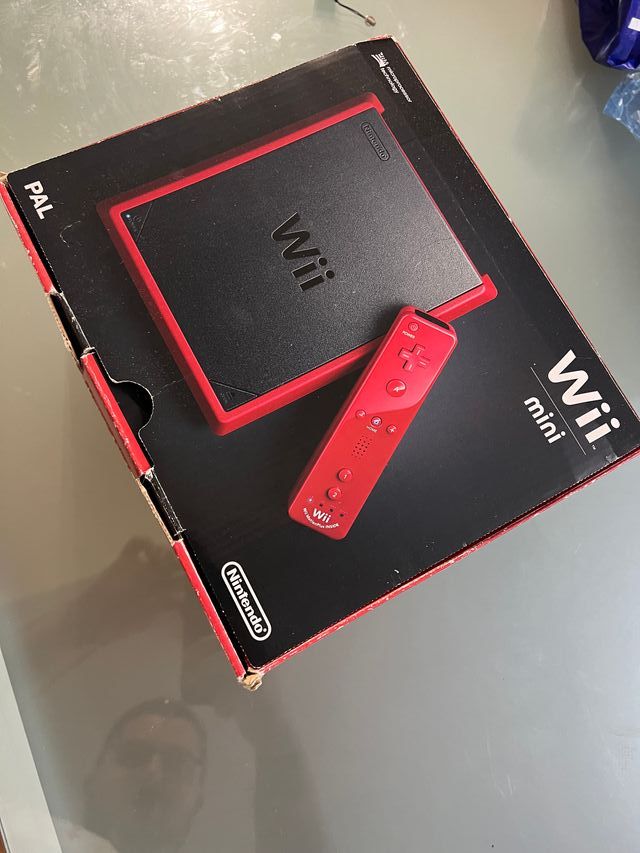 Nintendo Wii Mini Vermelha + Controle Motion Plus