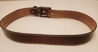 Cinturón de cuero marrón