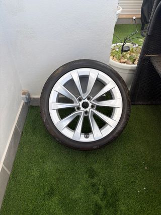 Llantas Tesla 19 pulgadas con neumáticos