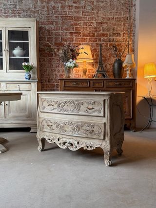 Cómoda Barroca Bombé maciza