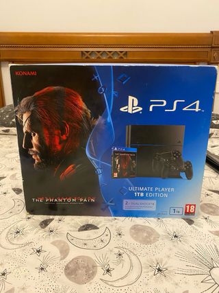 PlayStation 4 ( 1 TB ) con 2 mandos y 3 juegos