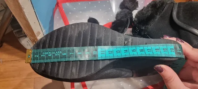 Stivaletti Guess neri con pelliccia