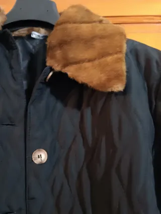 Giacca imbottita con collo pelliccia