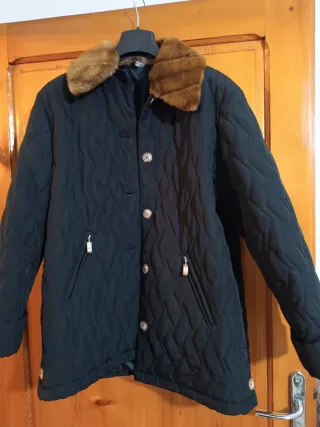 Giacca imbottita con collo pelliccia