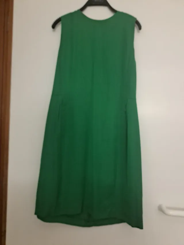 Vestido verde sin mangas