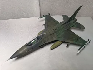 Maqueta Avión F-16 1/48