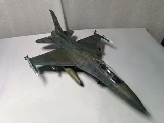 Maqueta Avión F-16 1/48