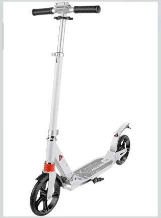 Patinete infantil plateado y blanco, como nuevo!!!