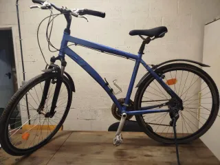 Bicicleta de carretera azul